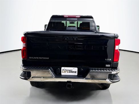 Used 2022 Chevrolet Silverado 2500 LTZ w/ LTZ Convenience Package image 8