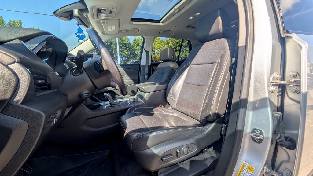 Used 2020 Chevrolet Traverse Premier w/ Redline Edition FWD image 7