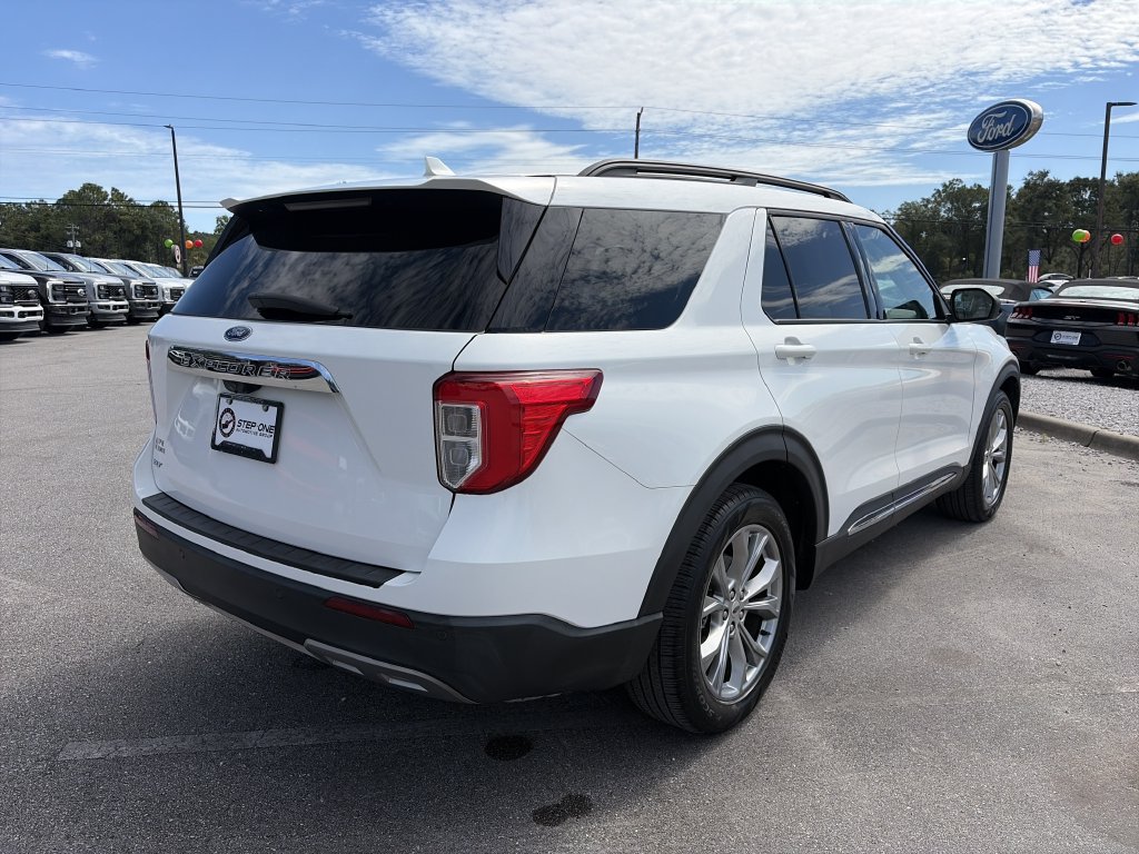 Certified 2021 Ford Explorer XLT w/ Equipment Group 202A RWD image 7