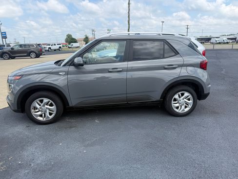 Used 2020 Hyundai Venue SEL FWD image 4