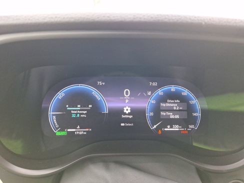 Used 2025 Toyota Sienna Platinum AWD/4WD image 18