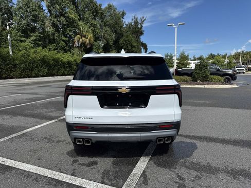 Used 2026 Chevrolet Traverse LT w/ Driver Confidence Package FWD image 4