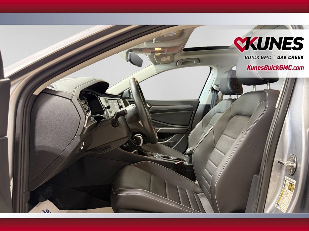 Used 2024 Volkswagen Jetta SE FWD image 22