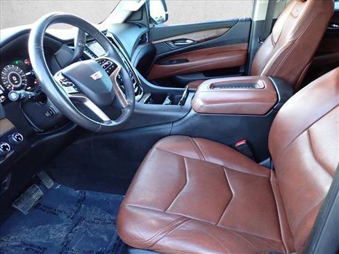 Used 2018 Cadillac Escalade Premium Luxury image 13