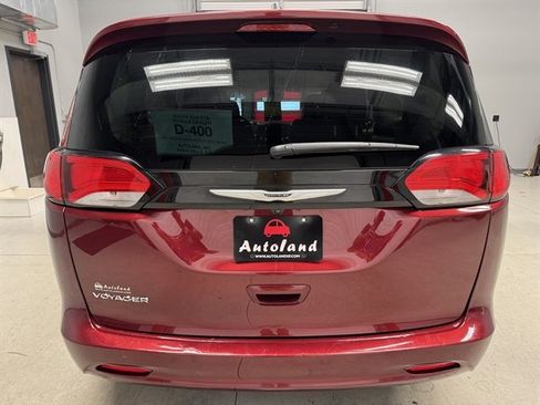 Used 2023 Chrysler Voyager LX FWD image 7