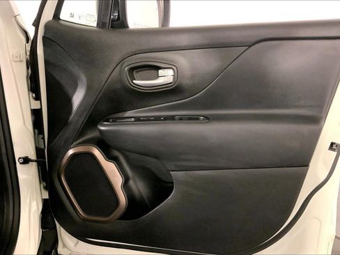 Used 2023 Jeep Renegade Latitude image 25