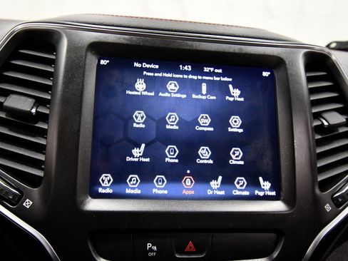 Used 2019 Jeep Cherokee Trailhawk w/ Cold Weather Group image 23