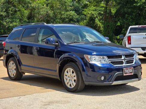 Used 2019 Dodge Journey SE w/ Connectivity Group FWD image 3
