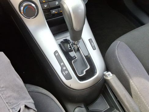 Used 2015 Chevrolet Cruze LT w/ Technology Package FWD image 33