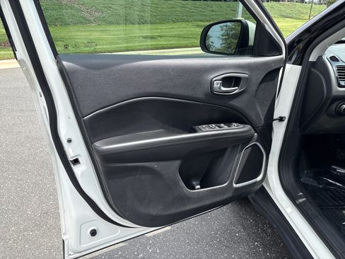 Used 2020 Jeep Compass Latitude FWD image 14