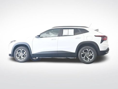Used 2025 Chevrolet Trax LT w/ LT Convenience Package FWD image 39