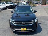 Used 2022 Volkswagen Taos SEL w/ Panoramic Sunroof Package image 2