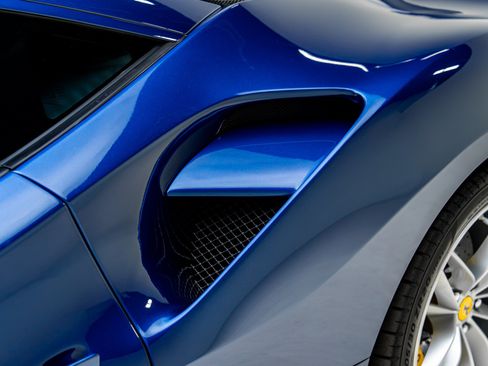 Used 2017 Ferrari 488 GTB RWD image 28