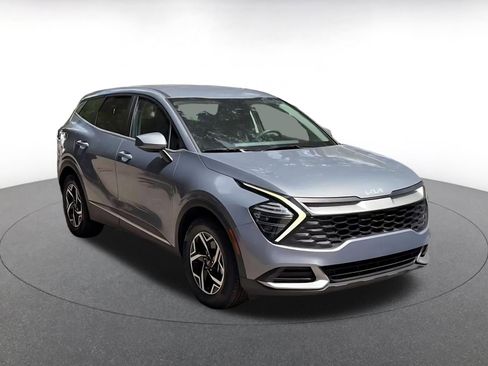 Used 2025 Kia Sportage LX FWD image 3