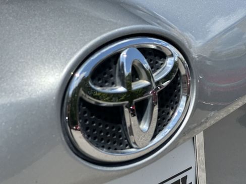 Used 2018 Toyota RAV4 XLE w/ Plus Extra Value Package FWD image 10