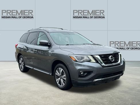 Used 2017 Nissan Pathfinder SL w/ SL Tech Package FWD image 3