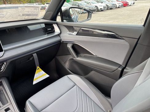 New 2026 Volkswagen Tiguan SE R-Line FWD image 25