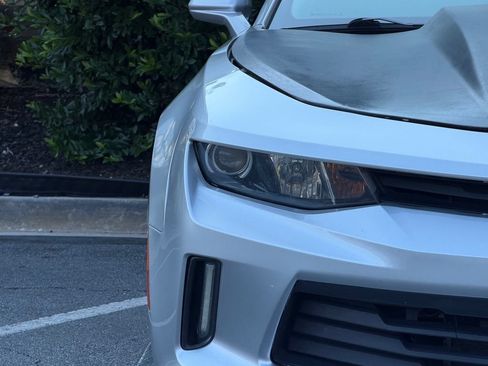 Used 2018 Chevrolet Camaro LT RWD image 4