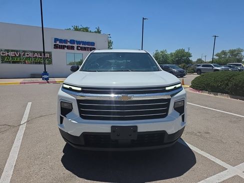 Used 2025 Chevrolet Traverse LT FWD image 10