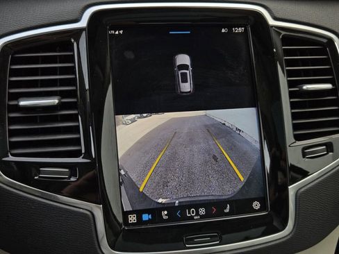 Used 2023 Volvo XC90 B6 Plus image 22