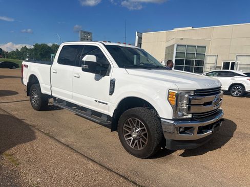 Used 2017 Ford F250 Lariat w/ Lariat Value Package AWD/4WD image 33