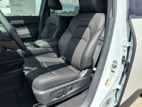 New 2026 Nissan Pathfinder Rock Creek w/ Rock Creek Premium Package AWD/4WD image 6