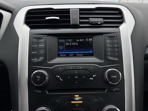 Used 2014 Ford Fusion SE image 2