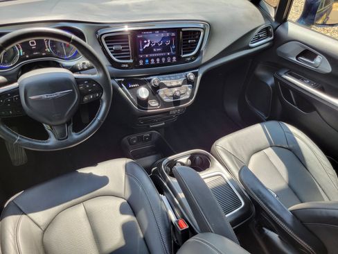 Used 2018 Chrysler Pacifica Touring-L Plus w/ Advanced Safetytec Group FWD image 26