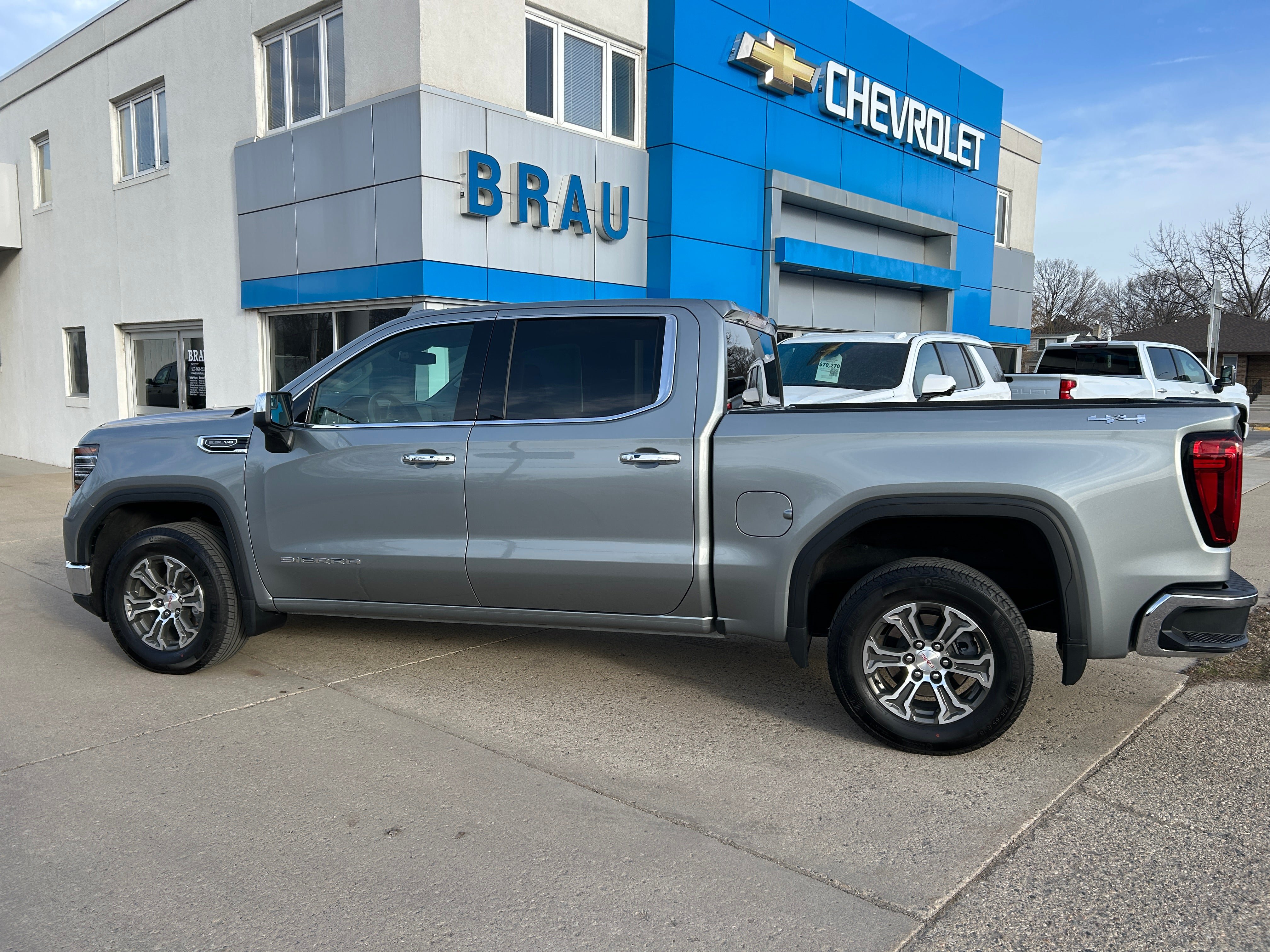 Used 2026 GMC Sierra 1500 SLT AWD/4WD image 1