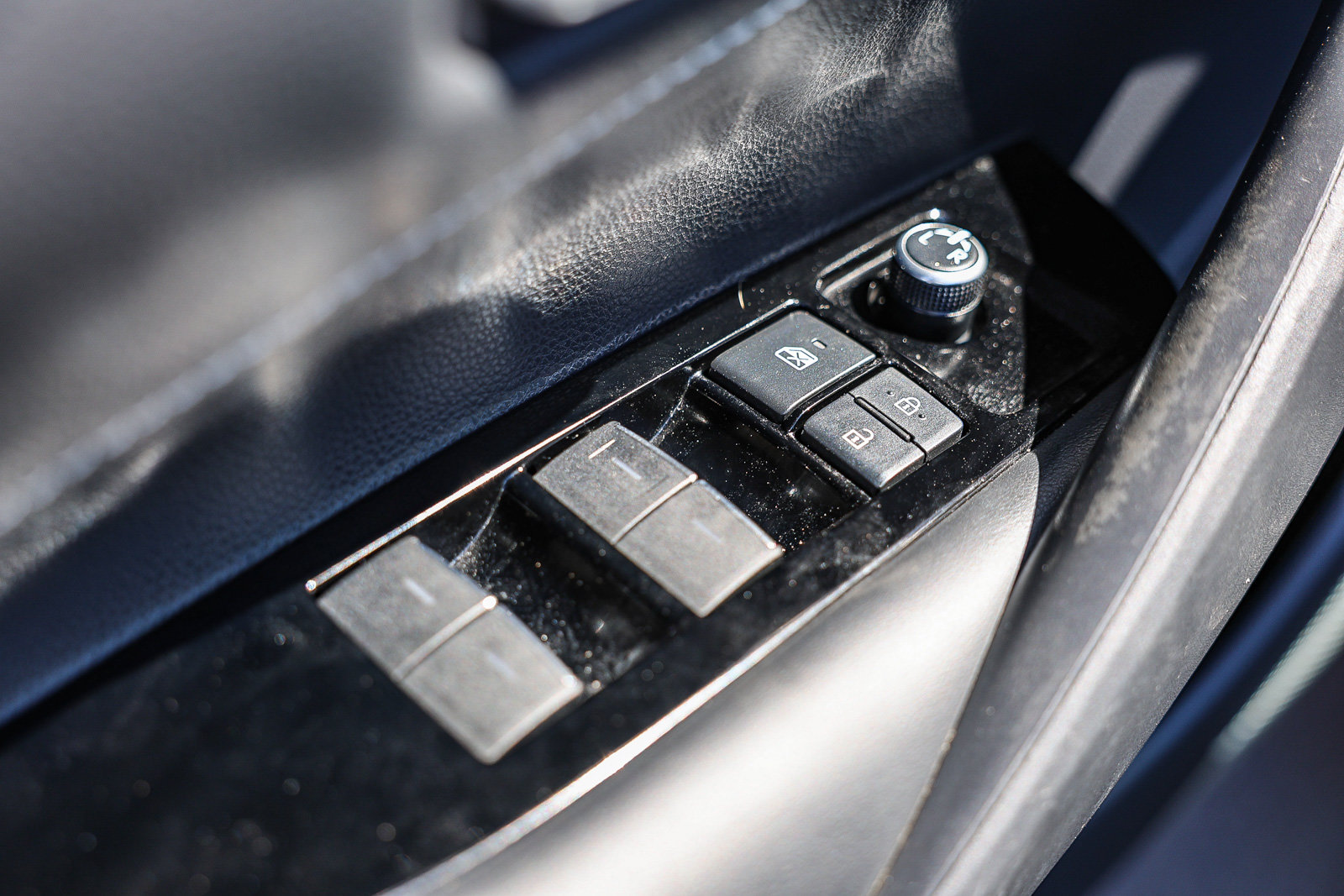 Used 2020 Toyota Corolla SE w/ Carpet Mat Package FWD image 9