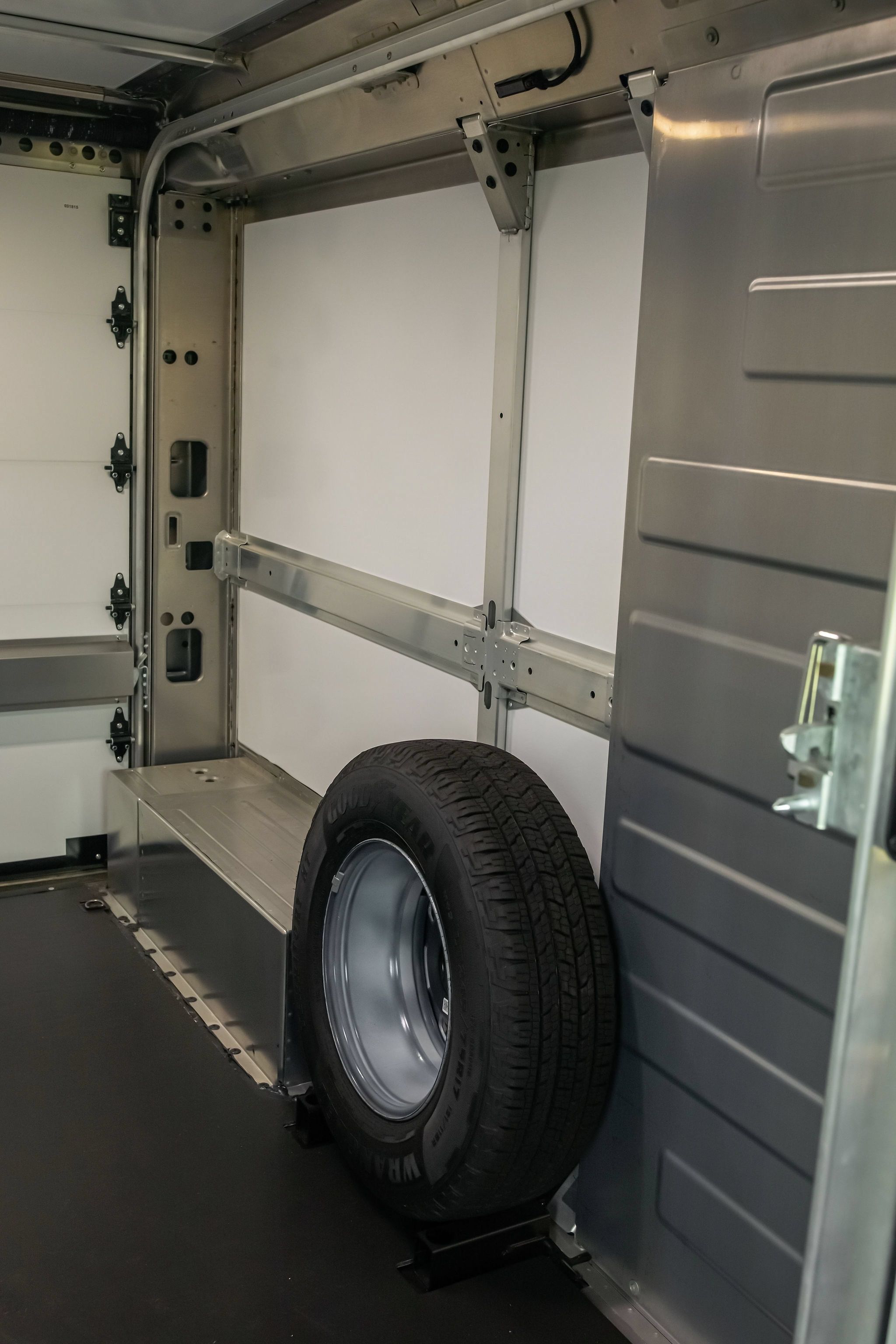 Used 2024 Chevrolet Brightdrop 400 w/ Commercial Equipment Package AWD/4WD image 18