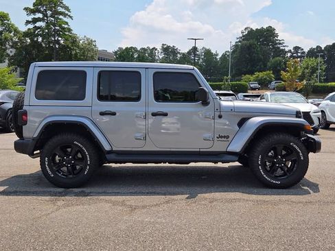Used 2021 Jeep Wrangler Unlimited Sahara AWD/4WD image 6