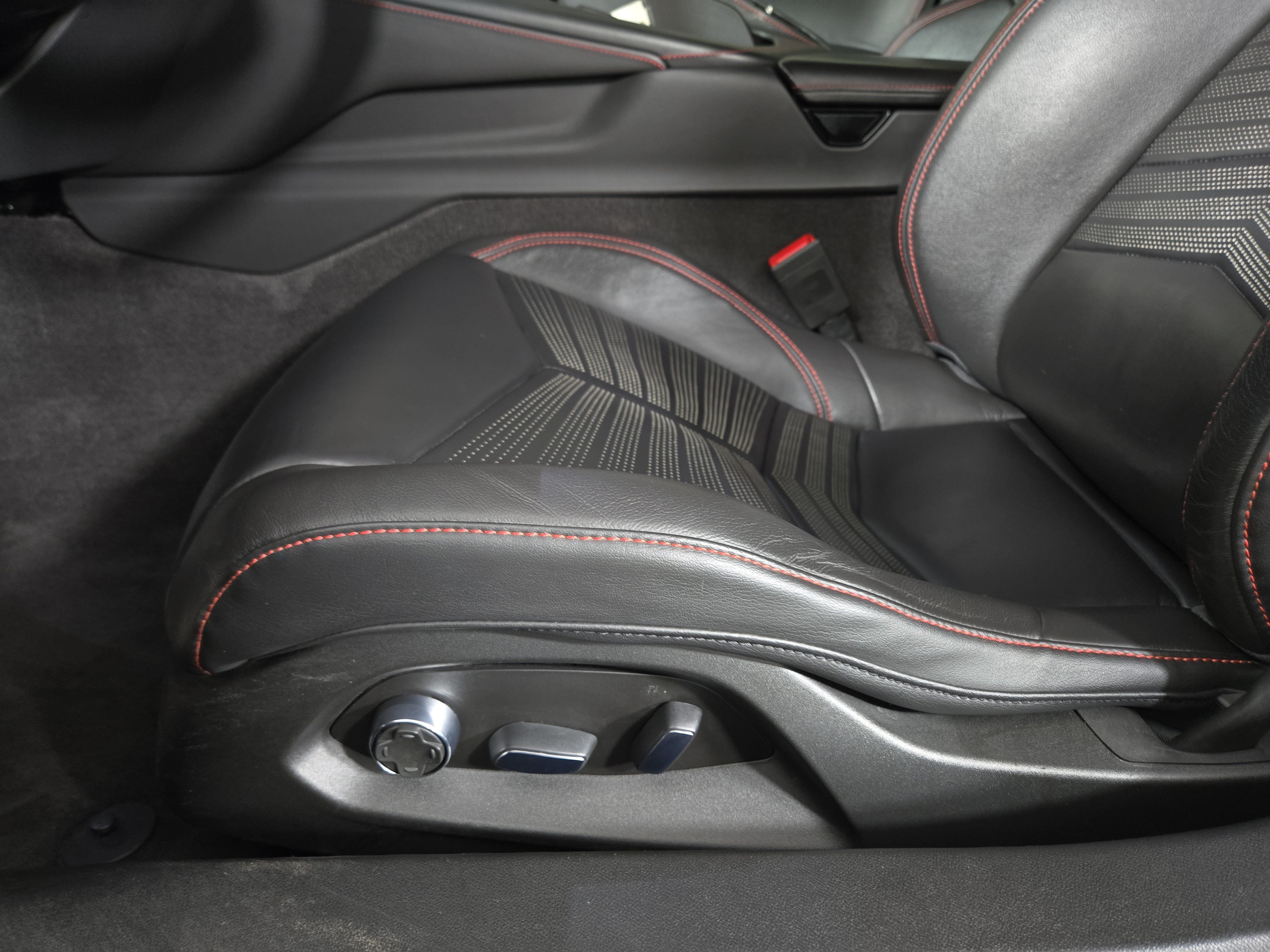 Used 2022 Chevrolet Corvette Stingray Premium Cpe w/ Z51 Performance Package RWD image 28