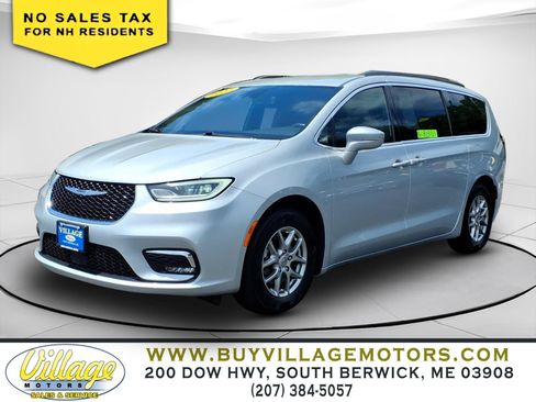 Used 2022 Chrysler Pacifica Touring FWD image 2