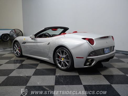 Used 2010 Ferrari California RWD image 10