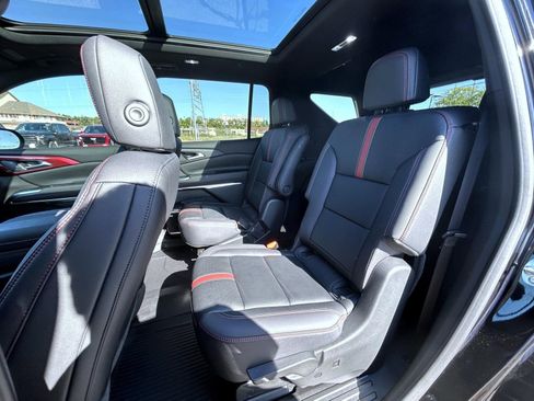 Used 2025 Chevrolet Traverse RS w/ LPO, Floor Liner Package image 21