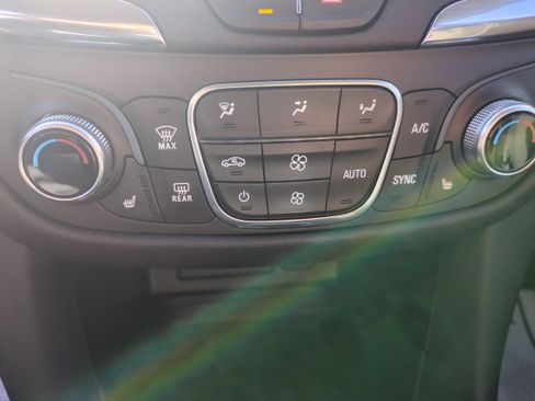 Used 2022 Chevrolet Equinox LT image 19