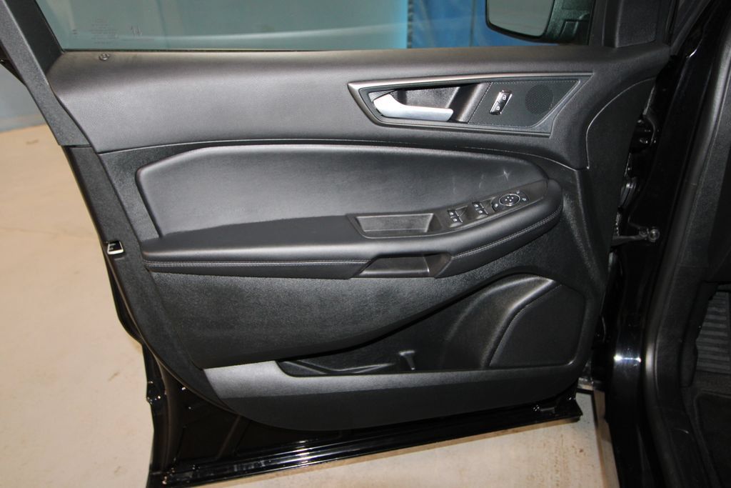 Used 2024 Ford Edge SE AWD/4WD image 5