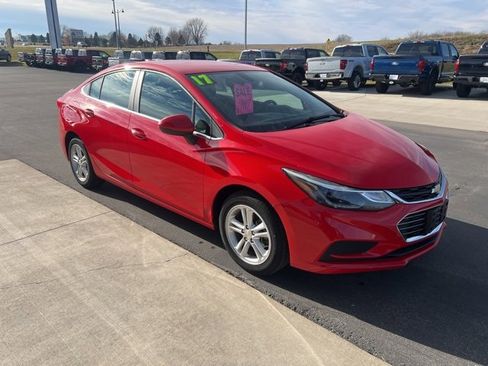 Used 2017 Chevrolet Cruze LT w/ Convenience Package image 3