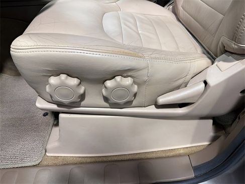 Used 2005 Nissan Frontier LE w/ (H03) Rockford Fosgate Pkg image 12