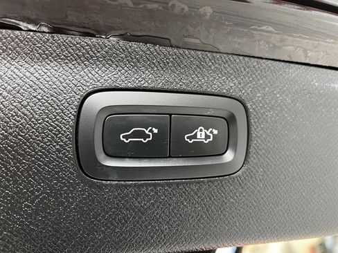 Used 2023 Volvo XC90 B6 Plus w/ Protection Package Premier image 25