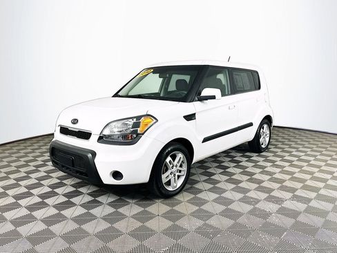 Used 2010 Kia Soul + FWD image 5