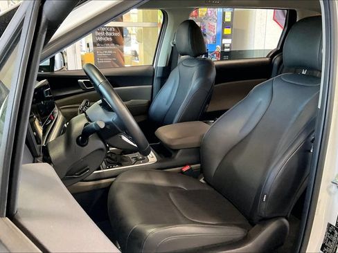 Used 2026 Kia Carnival FWD image 3