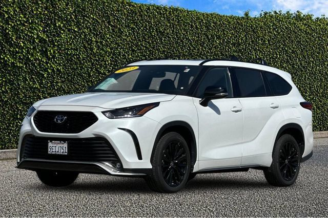Used 2023 Toyota Highlander XSE AWD/4WD image 9