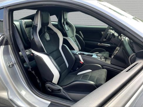 Used 2020 Ford Mustang Shelby GT500 w/ Technology Package RWD image 24