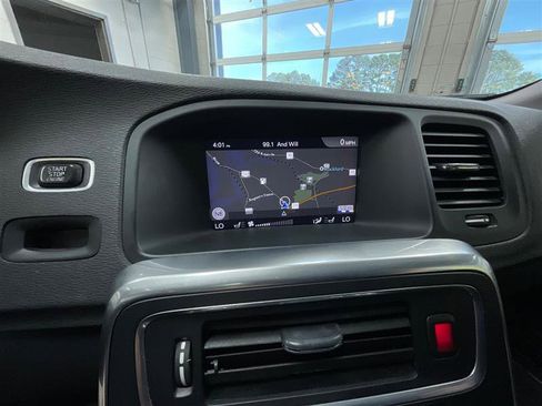 Used 2017 Volvo V60 T5 Cross Country w/ Climate Package image 18