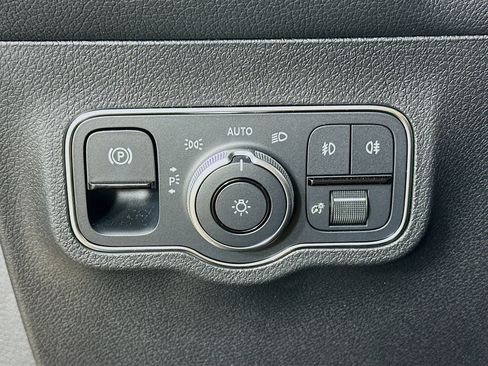 Certified 2025 Mercedes-Benz GLB 250 4MATIC image 10