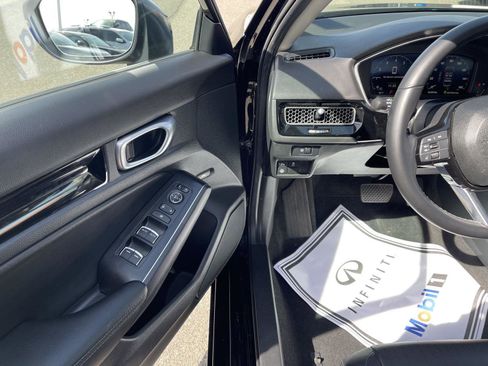 Used 2024 Honda Civic Touring image 2