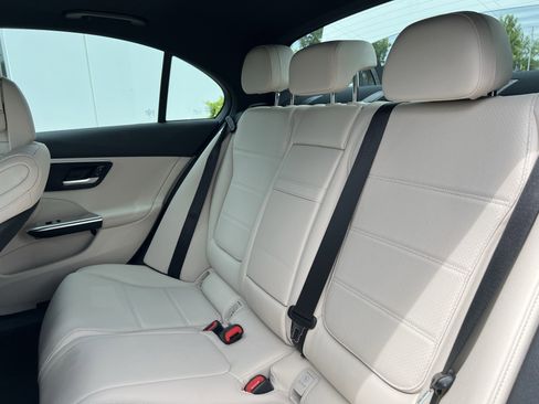 Used 2025 Mercedes-Benz C 300 Sedan image 33