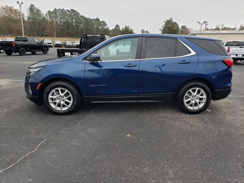 Used 2022 Chevrolet Equinox LT w/ Driver Convenience Package image 6